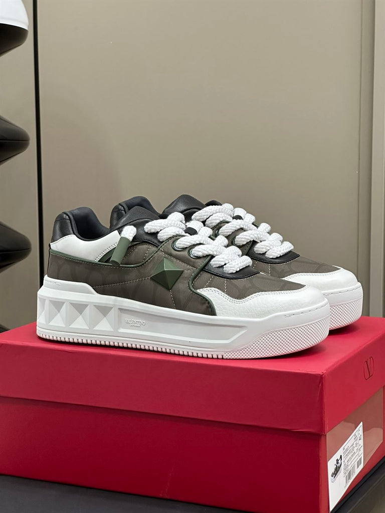 VALENTINO ONE STUD XL LOW-TOP SNEAKER IN NAPPA LEATHER AND JACQUARD TOILE ICONOGRAPHE TECHNICAL FABRIC - TM011