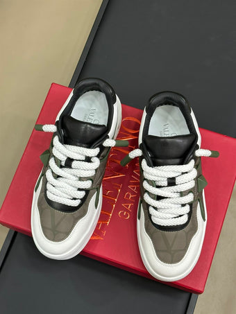 VALENTINO ONE STUD XL LOW-TOP SNEAKER IN NAPPA LEATHER AND JACQUARD TOILE ICONOGRAPHE TECHNICAL FABRIC - TM011