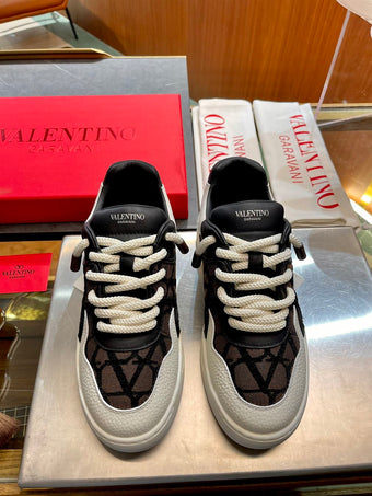 VALENTINO ONE STUD XL LOW-TOP SNEAKER IN NAPPA LEATHER AND TOILE ICONOGRAPHE FABRIC - TM027