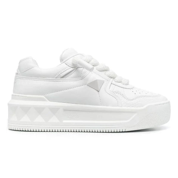 VALENTINO ONE STUD XL NAPPA LEATHER LOW-TOP SNEAKER - TM012