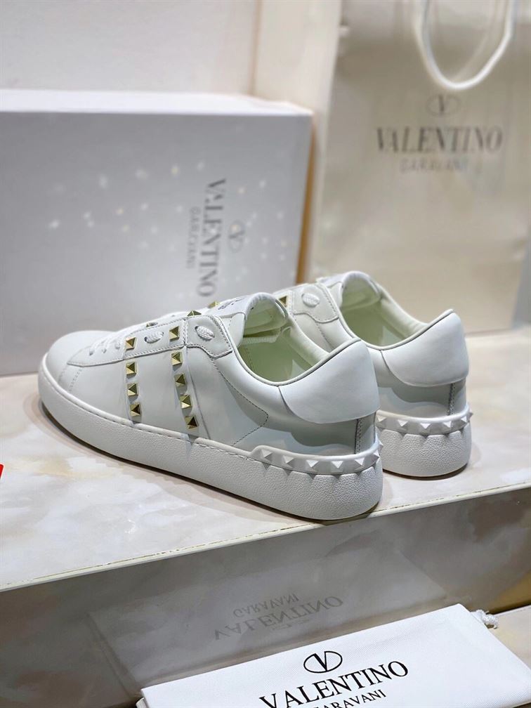 VALENTINO ROCKSTUD UNTITLED SNEAKER - TM031