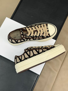 VALENTINO TOILE ICONOGRAPHE TOTALOOP LOW-TOP SNEAKER - TM021