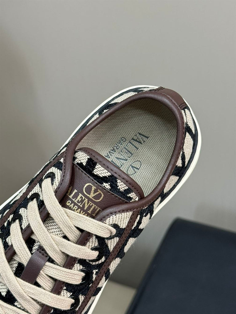 VALENTINO TOILE ICONOGRAPHE TOTALOOP LOW-TOP SNEAKER - TM021