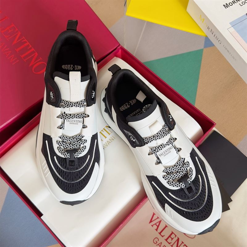 VALENTINO TRUE ACT LOW TOP SNEAKER IN MESH AND RUBBERIZED FABRIC - TM016