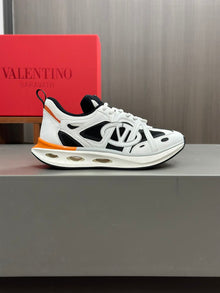 VALENTINO VLOGO EASYJOG LOW-TOP SNEAKER IN CALFSKIN AND FABRIC - TM001