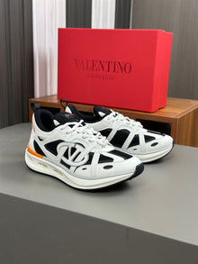 VALENTINO VLOGO EASYJOG LOW-TOP SNEAKER IN CALFSKIN AND FABRIC - TM001