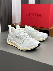 VALENTINO VLOGO EASYJOG LOW-TOP SNEAKER IN CALFSKIN AND FABRIC - TM002