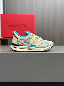 VALENTINO VLOGO EASYJOG LOW-TOP SNEAKER IN CALFSKIN AND FABRIC - TM003