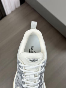 VALENTINO VLOGO EASYJOG SNEAKER IN MIRROR AND FABRIC - TM004