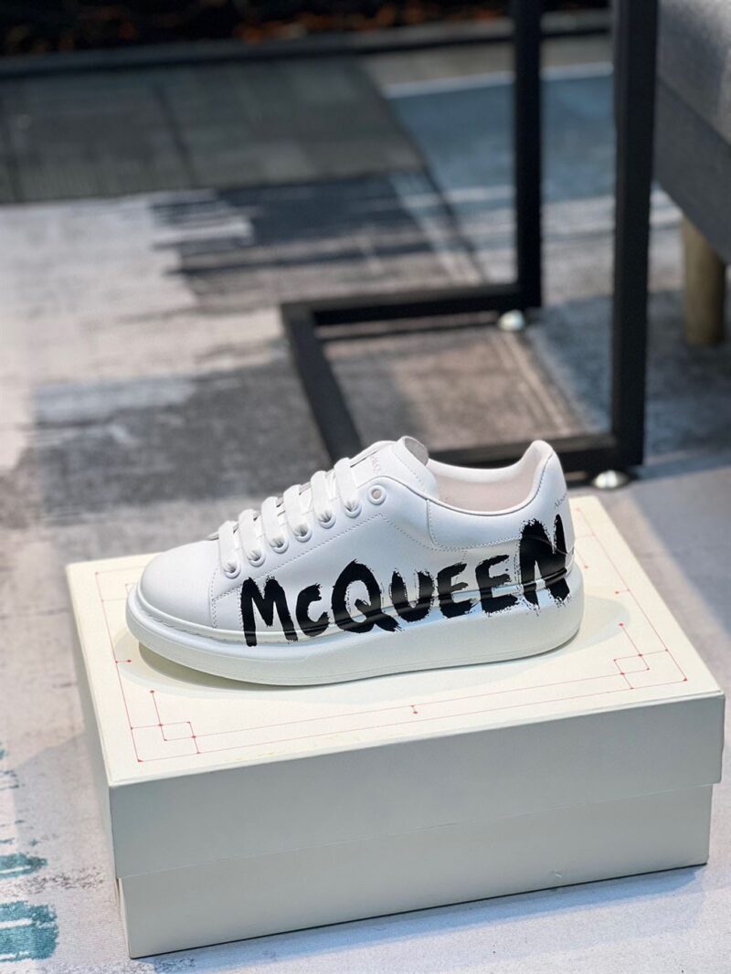 ALEXANDER MCQUEEN OVERSIZED GRAFFITI SNEAKER - M008