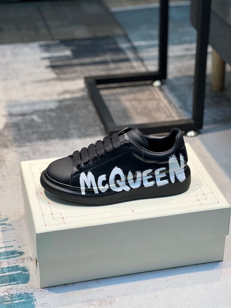 ALEXANDER MCQUEEN OVERSIZED GRAFFITI SNEAKER - M009