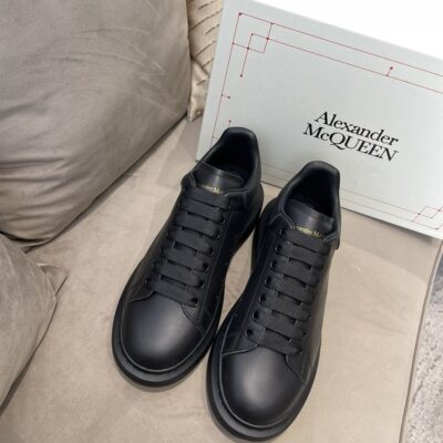 ALEXANDER MCQUEEN OVERSIZED SNEAKER IN BLACK - M001