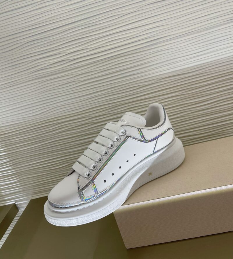 ALEXANDER MCQUEEN OVERSIZED SNEAKER - M007