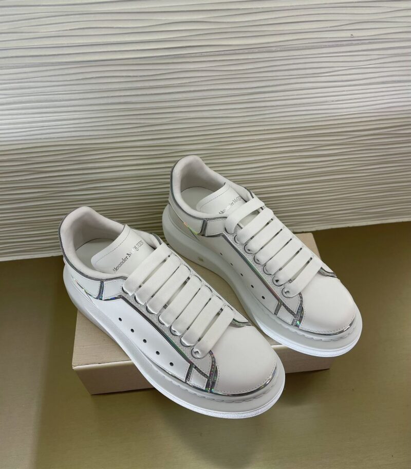 ALEXANDER MCQUEEN OVERSIZED SNEAKER - M007