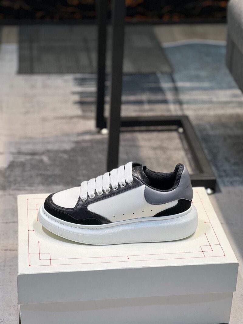 ALEXANDER MCQUEEN OVERSIZED SNEAKER - M010