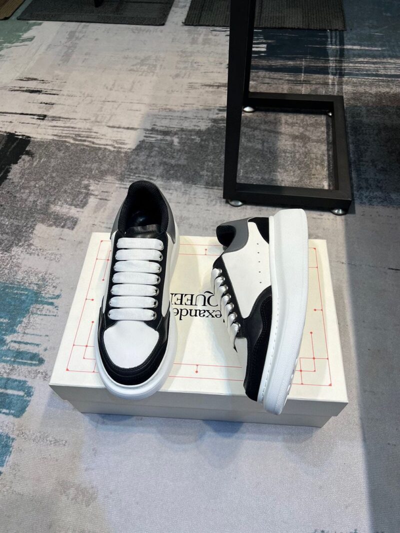 ALEXANDER MCQUEEN OVERSIZED SNEAKER - M010