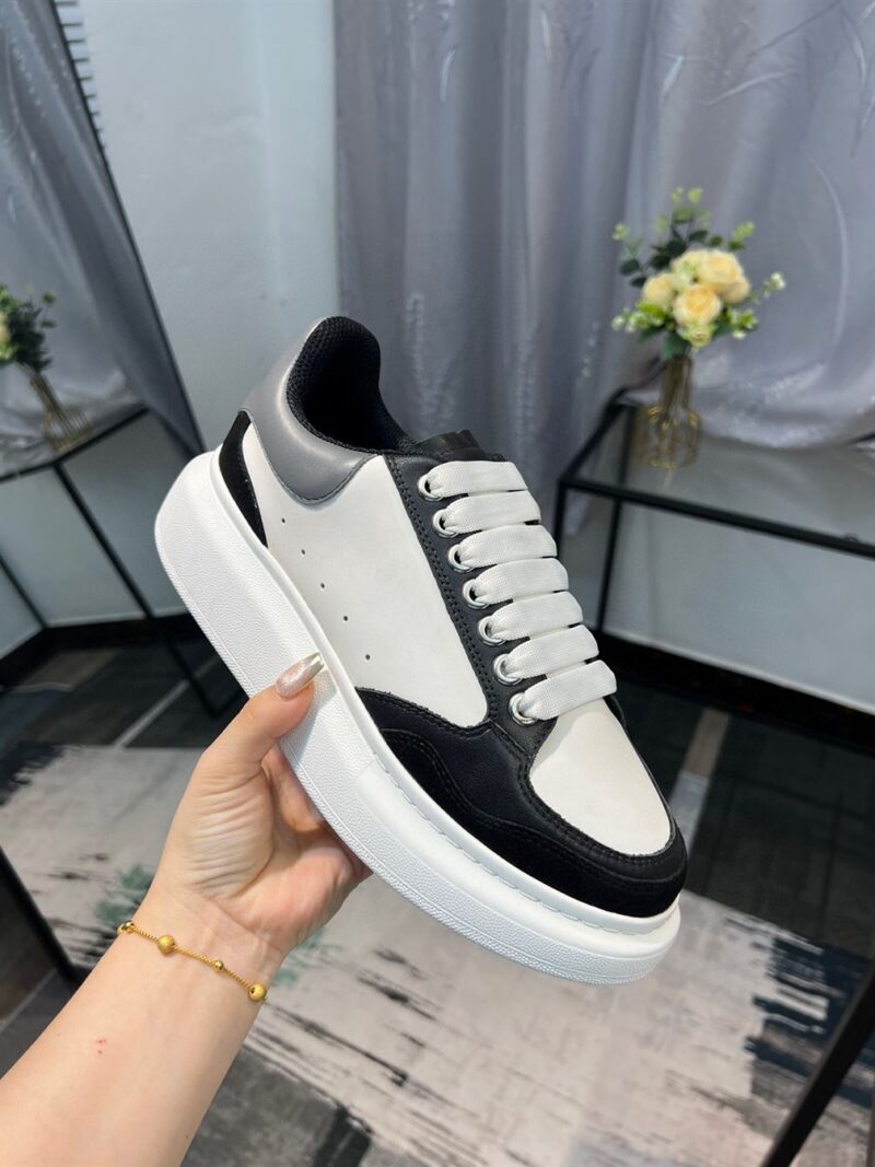 ALEXANDER MCQUEEN OVERSIZED SNEAKER - M010