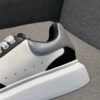 ALEXANDER MCQUEEN OVERSIZED SNEAKER - M010