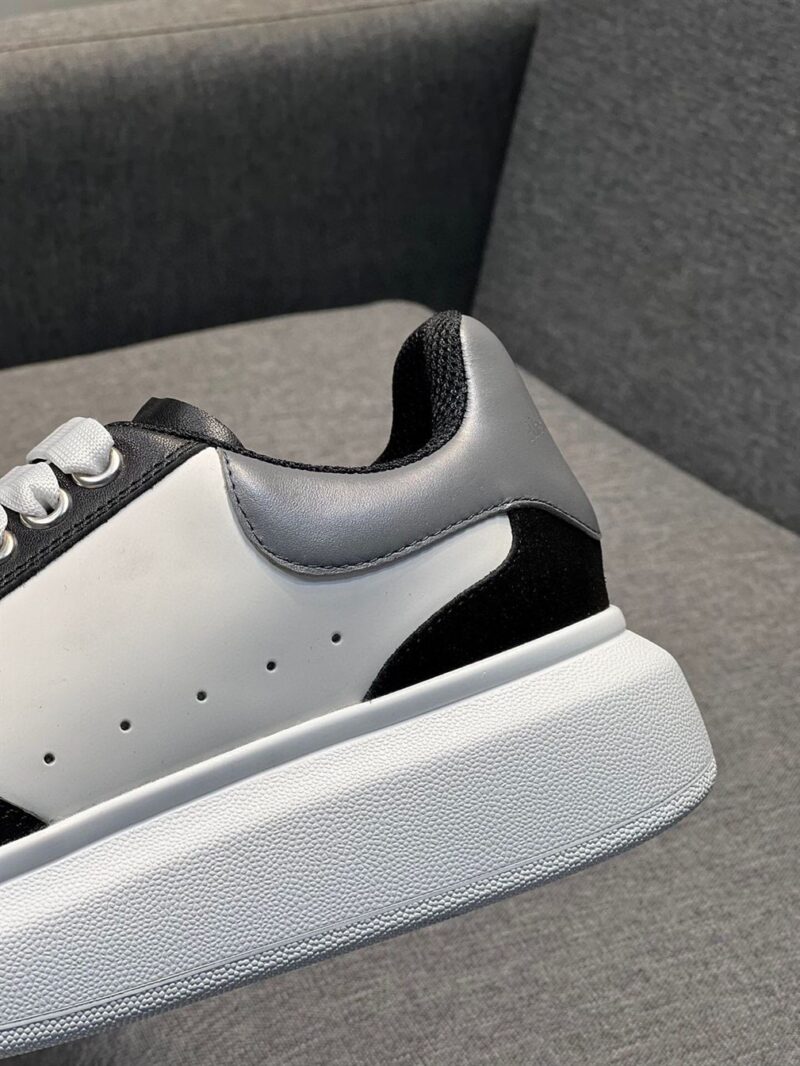 ALEXANDER MCQUEEN OVERSIZED SNEAKER - M010