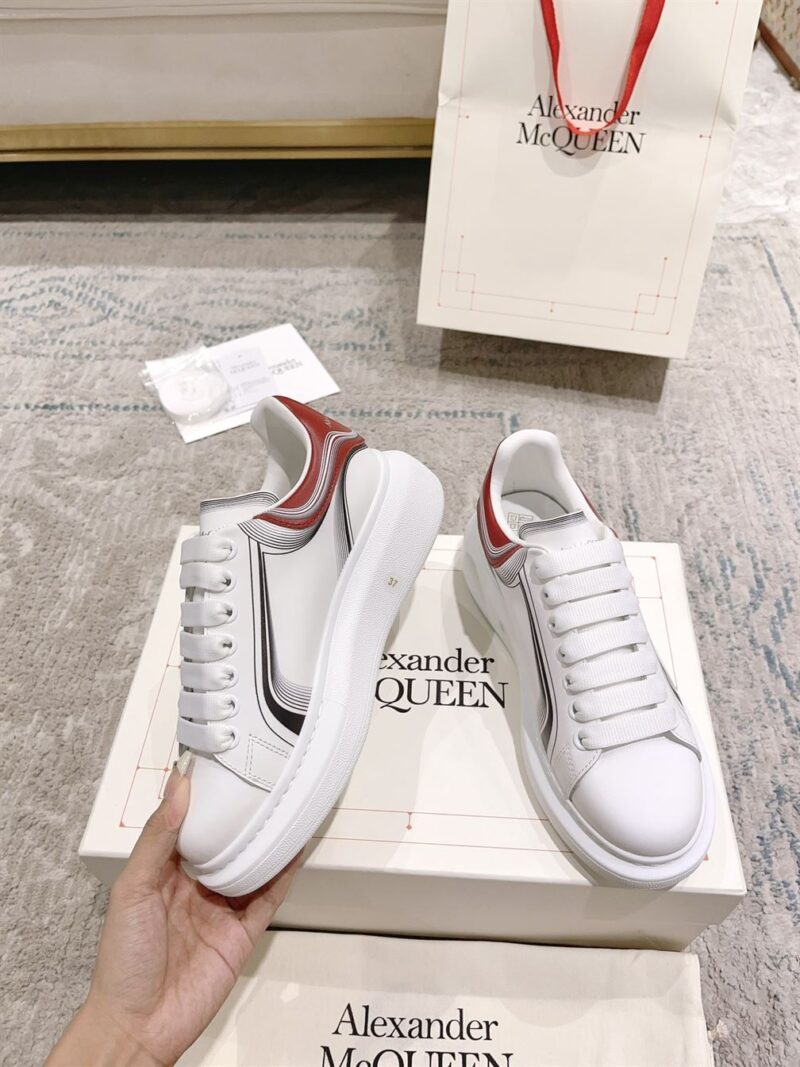 ALEXANDER MCQUEEN OVERSIZED SNEAKER - M016