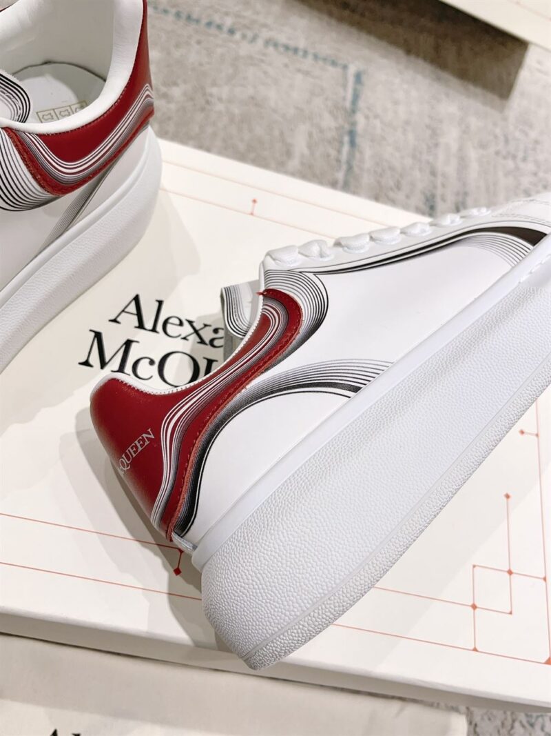 ALEXANDER MCQUEEN OVERSIZED SNEAKER - M016