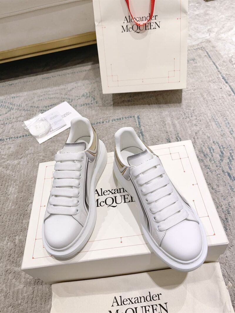 ALEXANDER MCQUEEN OVERSIZED SNEAKER - M017