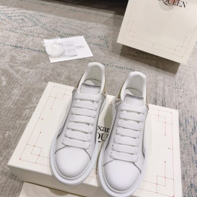 ALEXANDER MCQUEEN OVERSIZED SNEAKER - M017