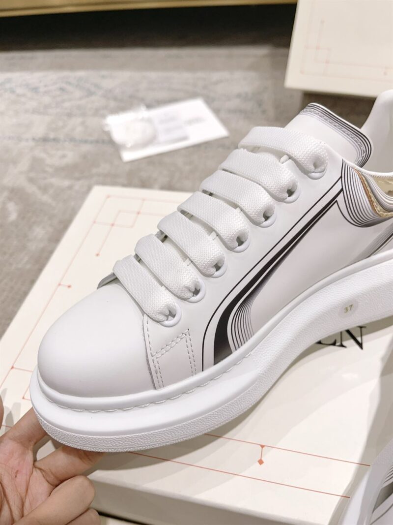 ALEXANDER MCQUEEN OVERSIZED SNEAKER - M017