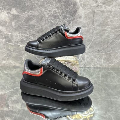 ALEXANDER MCQUEEN OVERSIZED SNEAKER - M020