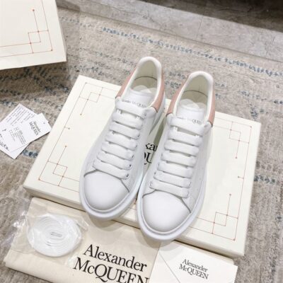 ALEXANDER MCQUEEN OVERSIZED SNEAKER - M023