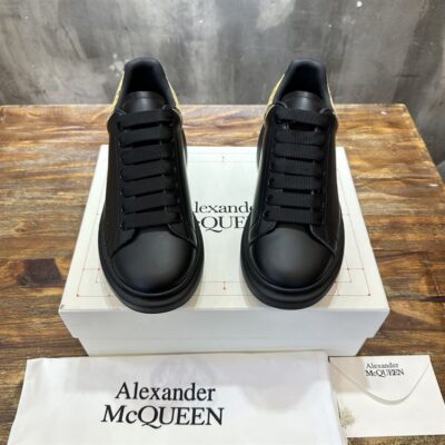 ALEXANDER MCQUEEN OVERSIZED SNEAKER - M045