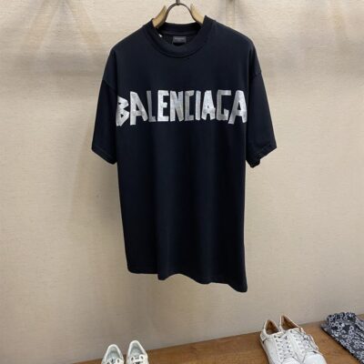 BALENCIAGA NEW TAPE TYPE T-SHIRT MEDIUM FIT IN BLACK - Y011