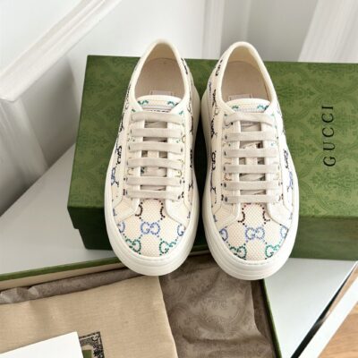 GUCCI WOMEN'S GG SNEAKER - G029