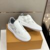 LOUIS VUITTON BEVERLY HILLS SNEAKER GRIS - L121