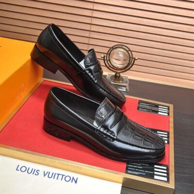 LOUIS VUITTON LOUIS LOAFER - T059