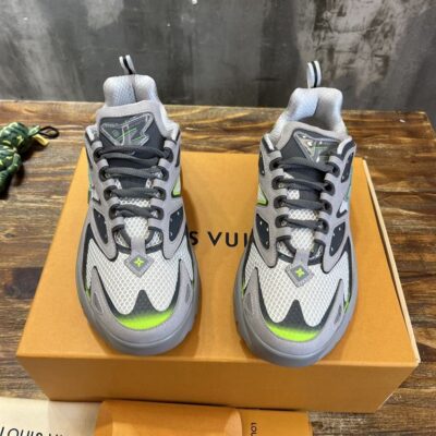 LOUIS VUITTON LV RUNNER TATIC SNEAKER - L100