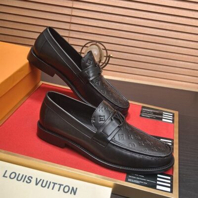 LOUIS VUITTON MAJOR LOAFER - T093