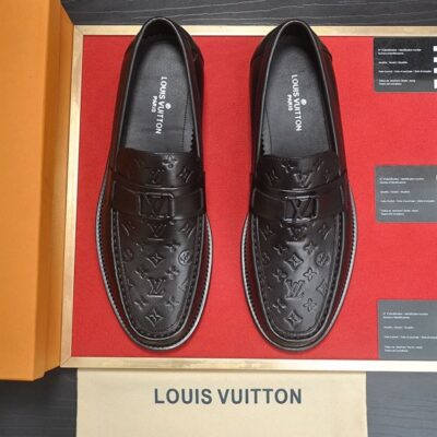 LOUIS VUITTON MAJOR LOAFER - T093