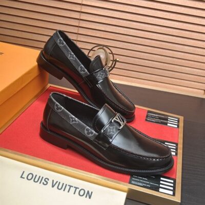 LOUIS VUITTON MAJOR LOAFER - T095