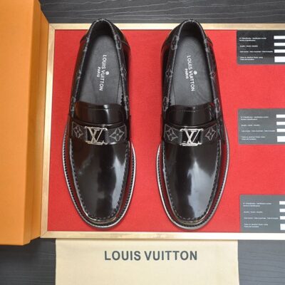 LOUIS VUITTON MAJOR LOAFER - T095