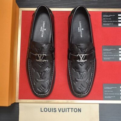 LOUIS VUITTON MAJOR LOAFER - T096