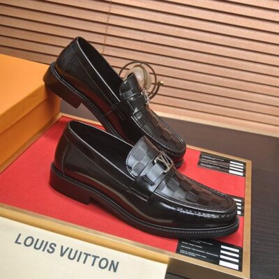 LOUIS VUITTON MAJOR LOAFER - T097