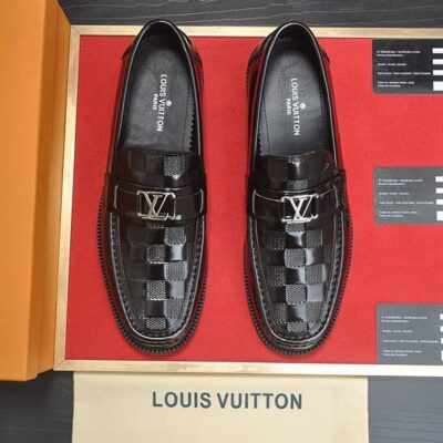 LOUIS VUITTON MAJOR LOAFER - T097