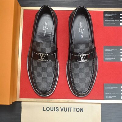 LOUIS VUITTON MAJOR LOAFER - T098