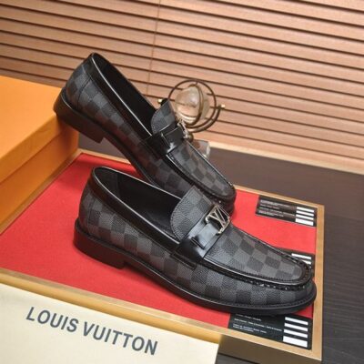 LOUIS VUITTON MAJOR LOAFER - T098