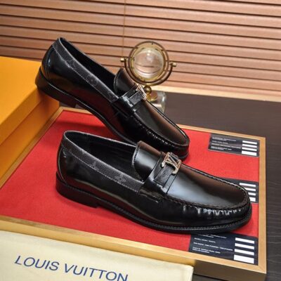 LOUIS VUITTON MAJOR LOAFER - T099