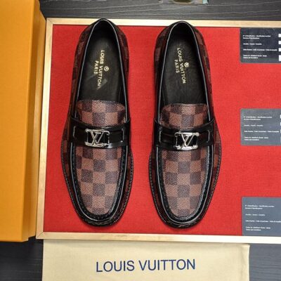 LOUIS VUITTON MAJOR LOAFER - T100