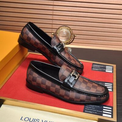 LOUIS VUITTON MAJOR LOAFER - T100