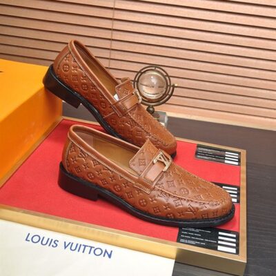 LOUIS VUITTON MAJOR LOAFER - T103