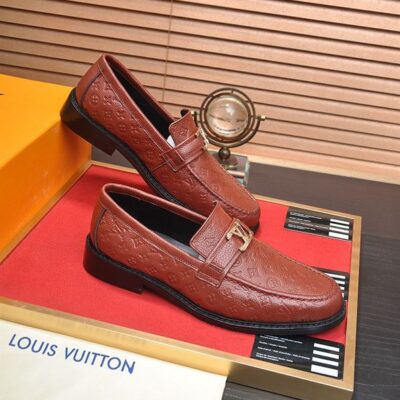 LOUIS VUITTON MAJOR LOAFER - T104